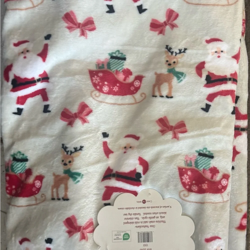 CHRISTMAS HOLIDAY PLUSH THROW BLANKET w/ SANTA  SLEIGH  BOWS  REINDEER NEW